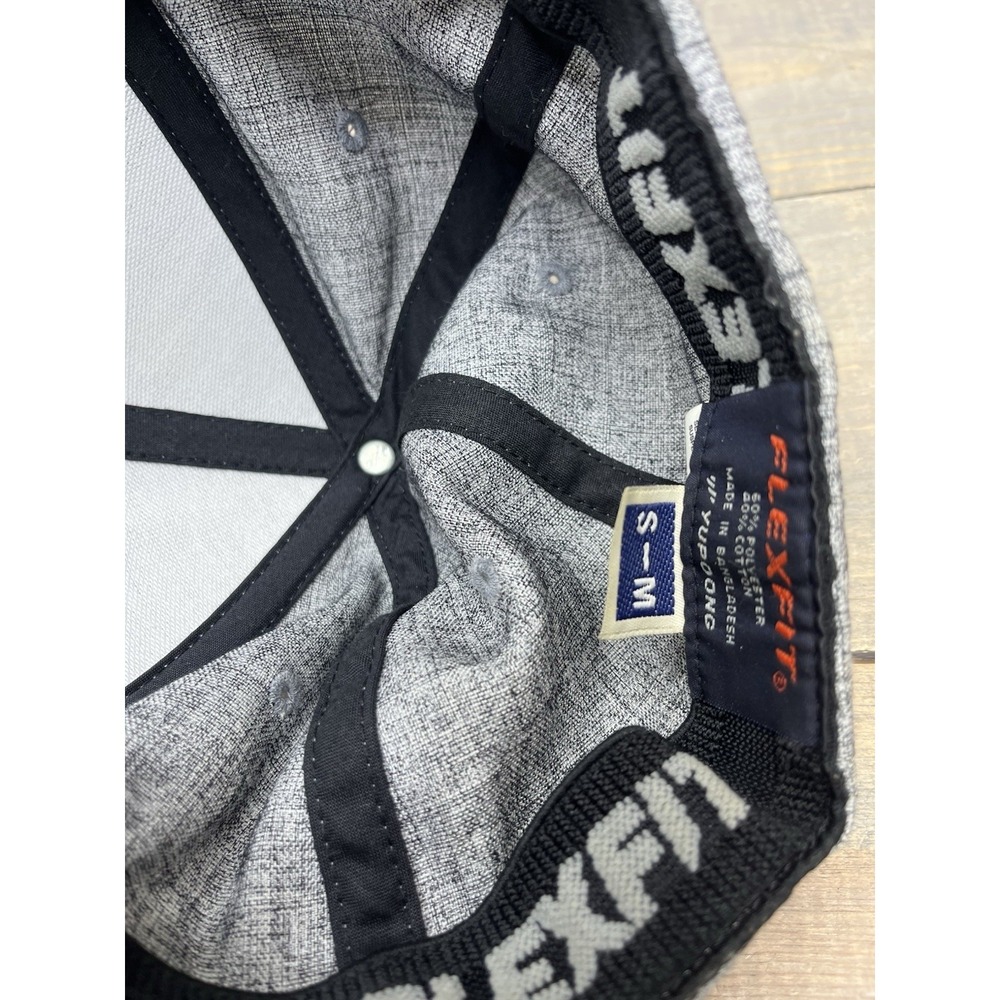 Hurley Fitted Hat Gray‎ S-M Flexfit Yupoong Embroidered Logo 6 Panel - Picture 2 of 3